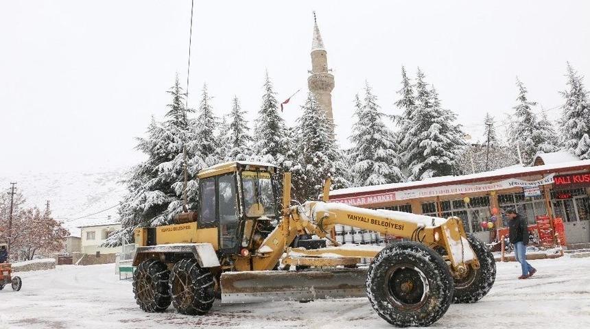 Yahyalı&rsquo;da Karla M&uuml;cadele &Ccedil;alışmaları Devam Ediyor