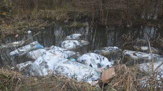 Yol Kenarına Dökülen Tekstil Çöpüne İnceleme