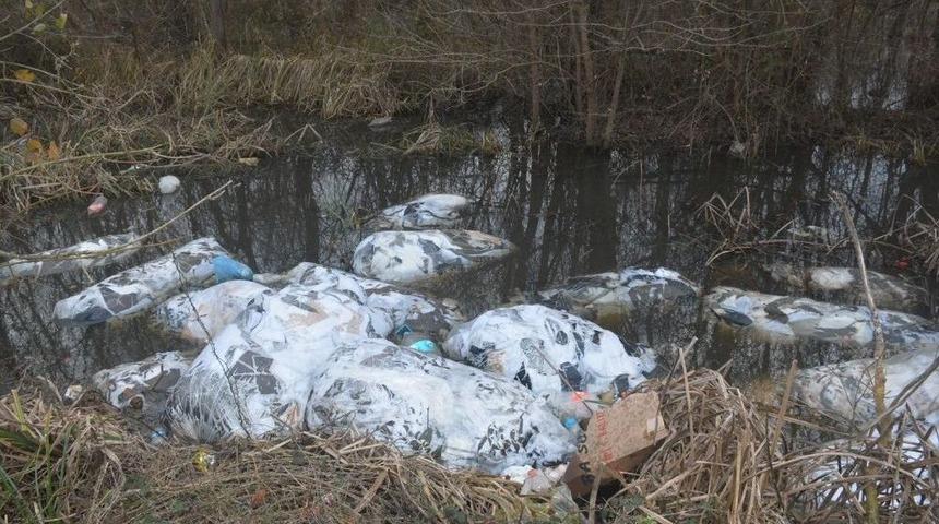 Yol Kenarına Dökülen Tekstil Çöpüne İnceleme