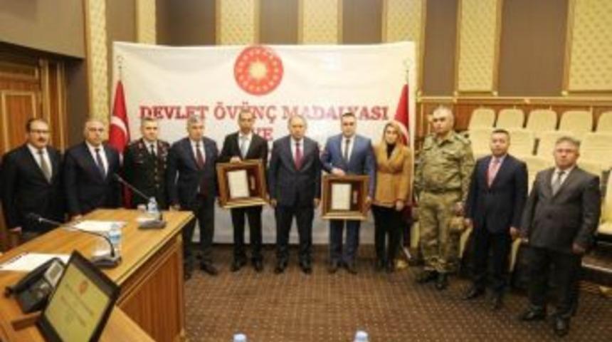 Artvin&rsquo;de 15 Temmuz Gazileri İ&ccedil;in &ldquo;devlet &Ouml;v&uuml;n&ccedil; Madalyası Ve Beratı Tevcih&rdquo; T&ouml;reni D&uuml;zenlendi