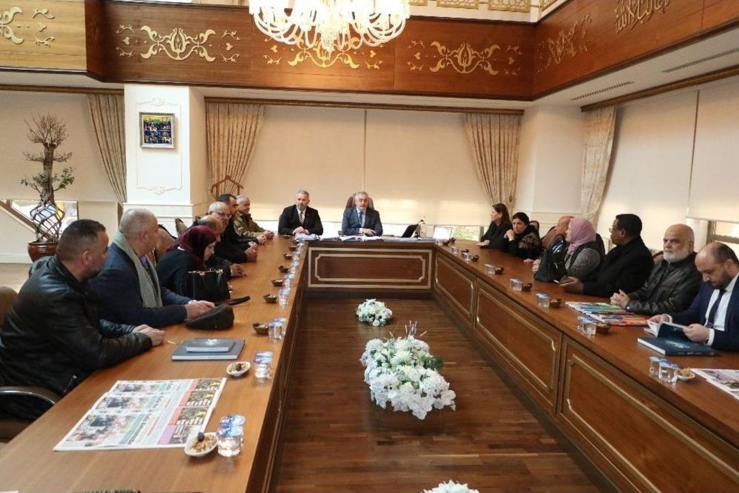 Filistinli Heyet Ey&uuml;psultan Belediyesini Ziyaret Etti