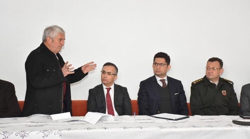 Vali &Ccedil;eber, &Ccedil;er&ccedil;iler Mahalle Halkı İle Bir Araya Geldi