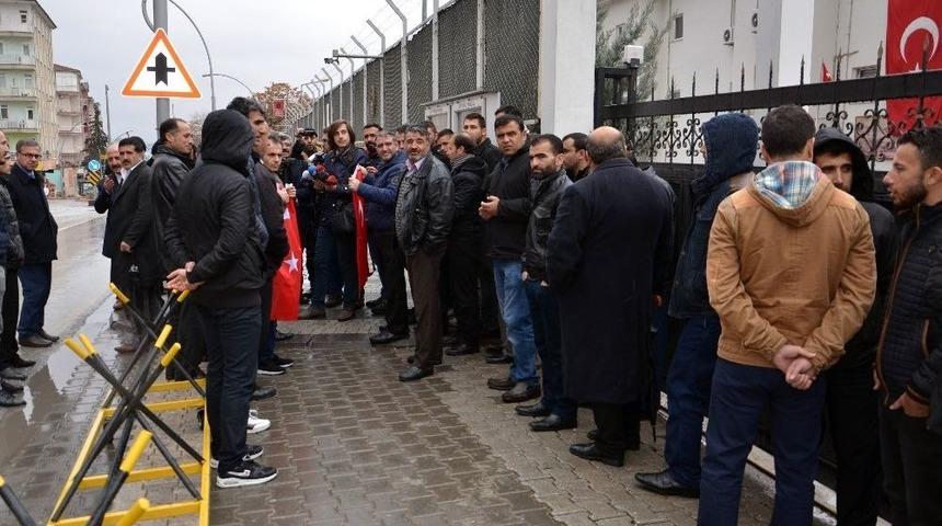 Malatya&rsquo;da Yaşayan Suriyeliler G&ouml;n&uuml;ll&uuml; Askerlik İ&ccedil;in Başvuru Yaptı
