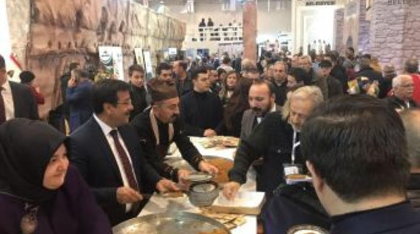 Başkan Atilla Emit’te Kadayıf Dağıttı