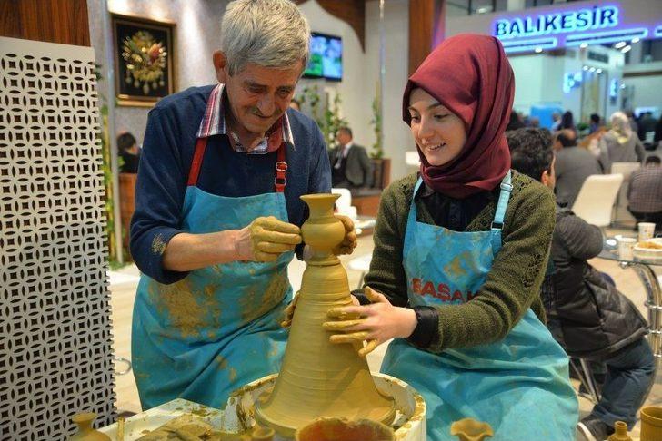 Ertuğrul Gazi Türbesinde Nöbet Tutan Kayı Alpleri Fuara Damgasını Vurdu G2