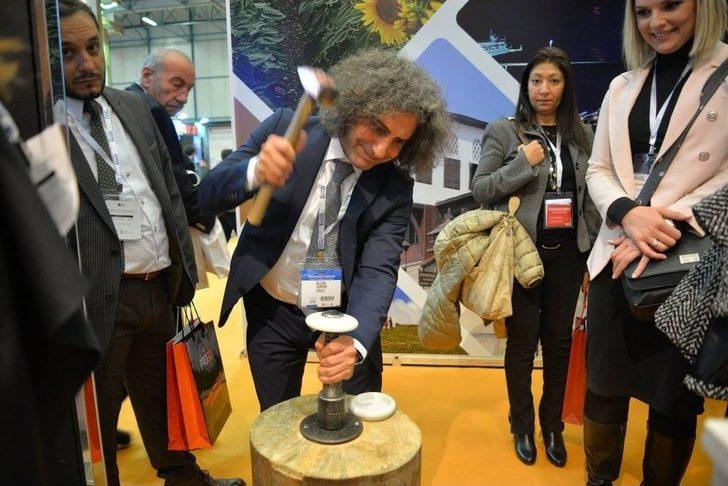 Ertuğrul Gazi Türbesinde Nöbet Tutan Kayı Alpleri Fuara Damgasını Vurdu G5