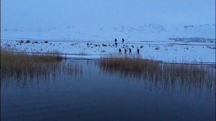 Göle Kaçan Danayı Balıkçılar Kurtardı G5