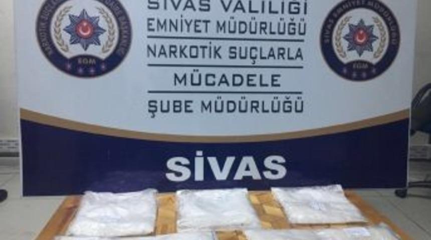 İran Uyruklu Kadınlar Metamfetaminle Yakalandı