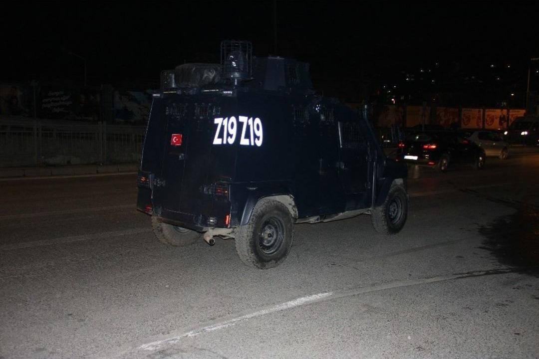 Dur İhtarına Uymayan Ara&ccedil;tan Yaya Olarak Ka&ccedil;an Kişi Aracın &Ccedil;arpması Sonucu Ağır Yaralandı