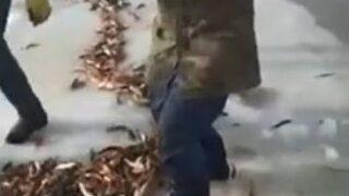 Ağrı’da Buz Tutan Derede Balık Tutan Vatandaşların Sevinci