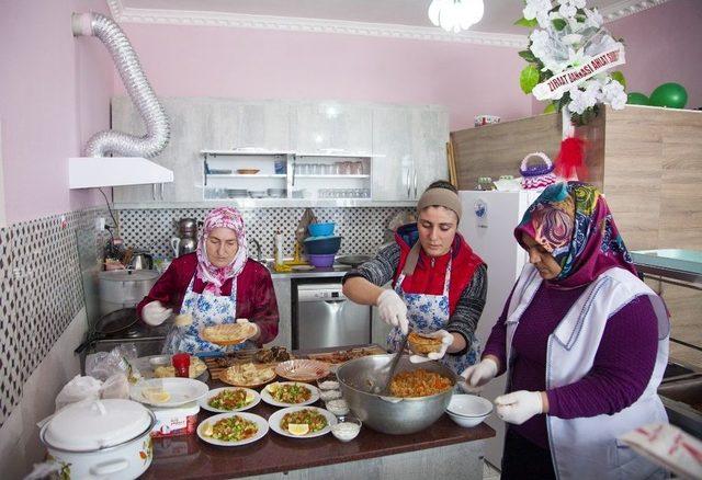 ‘ahıska Sofrası’ Ahlat’ın Zengin Kültürüne Renk Kattı