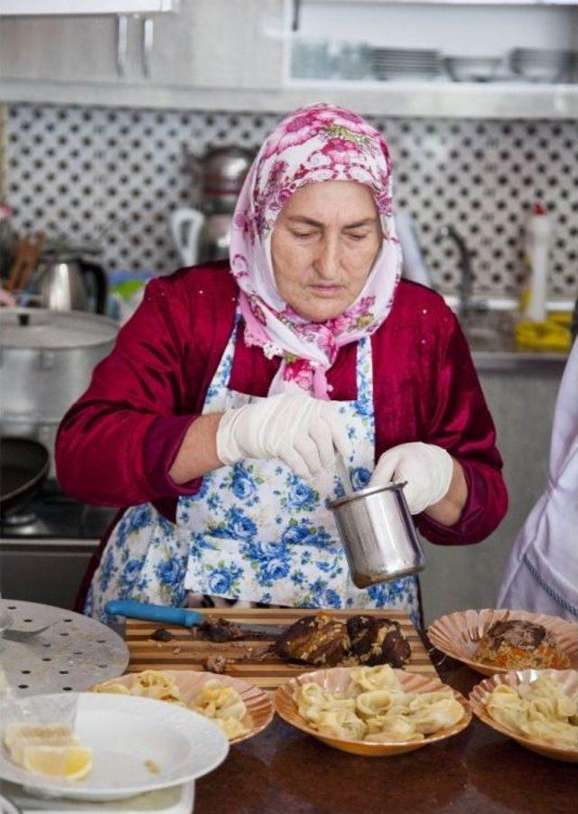 ‘ahıska Sofrası’ Ahlat’ın Zengin Kültürüne Renk Kattı