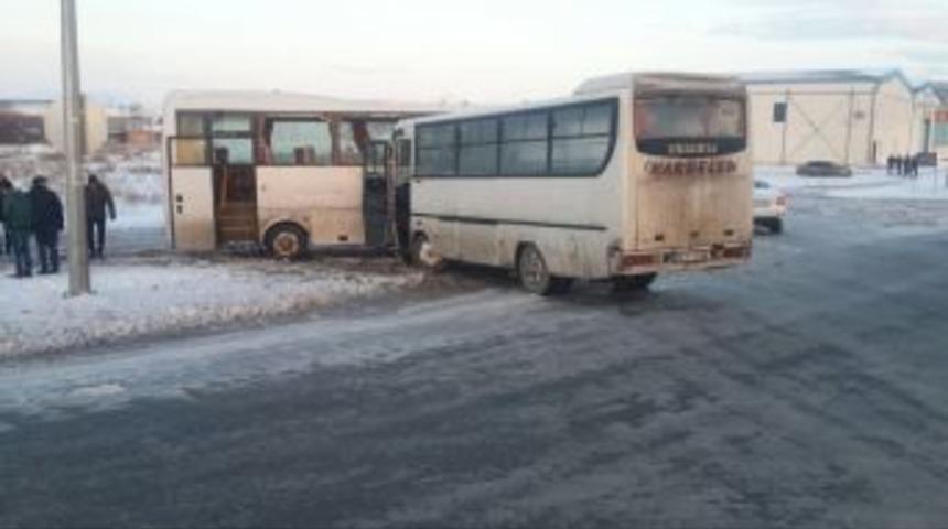 2 İş&ccedil;i Servisi &Ccedil;arpıştı: 10 Hafif Yaralı