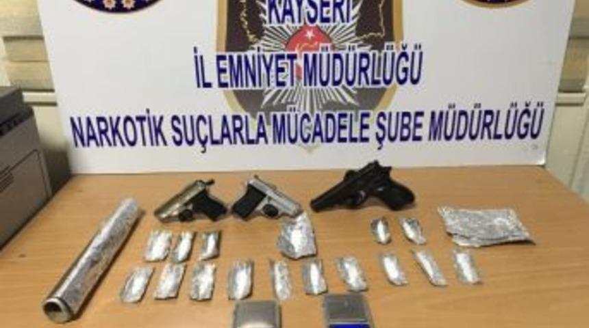 Uyuşturucu Operasyonu: 3 G&ouml;zaltı