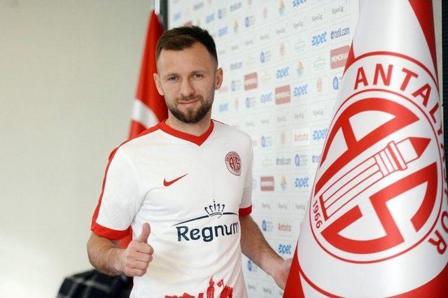 Antalyaspor, Hakan Özmert’i Kadrosuna Kattı