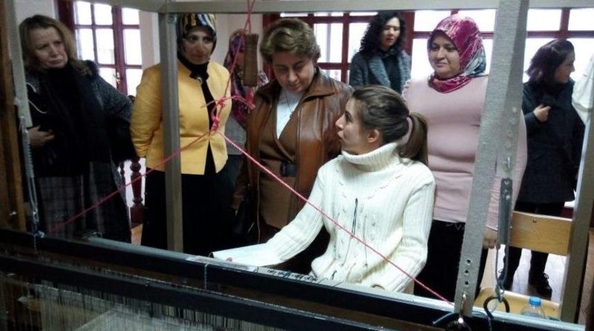 Vali B&uuml;y&uuml;kakın&rsquo;ın Eşinden Halk Eğitim Merkezi Kursları&rsquo;na Ziyaret