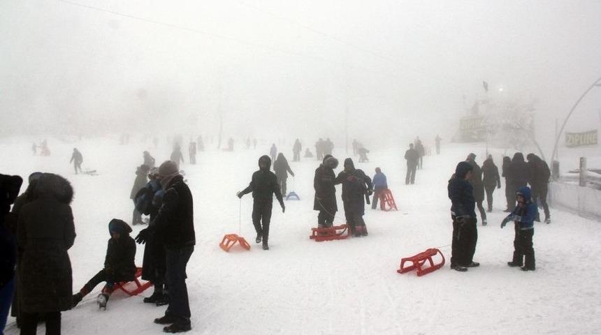 Karne Tatiline &Ccedil;ıkanlar Kartepe Pistlerinde Boş Yer Bırakmadı
