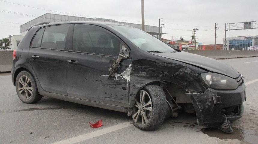 Otomobil, Emniyet Şeridinde Duran Hafif Ticari Araca &Ccedil;arptı: 1 Yaralı