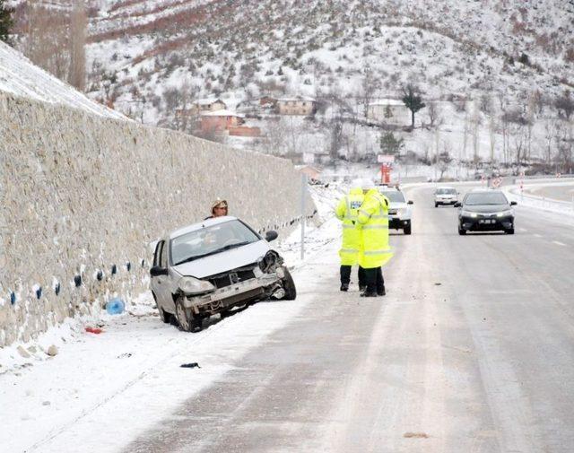 Tokat’ta Buzlanma Kazalara Yol Açtı: 5 Yaralı