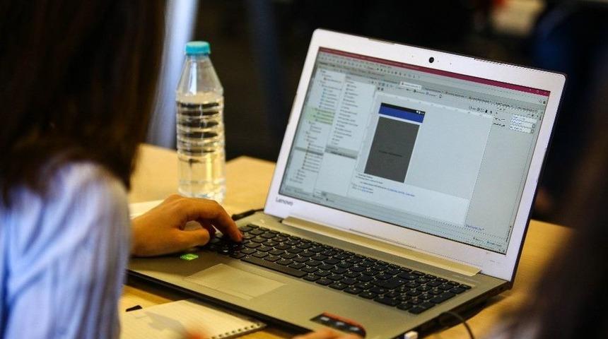 100 Kadın Yazılımcı Turkcell&rsquo;de İşbaşı Yaptı