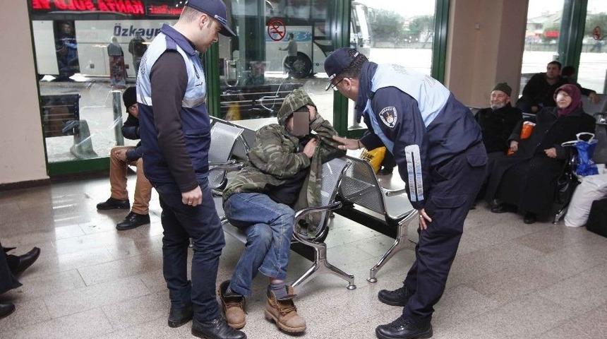 Büyükşehir Zabıtası, Evsiz Vatandaşlara Sahip Çıkıyor