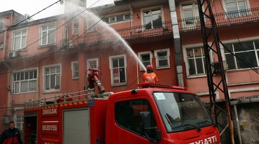 Kent Merkezinde &Ccedil;ıkan Yangın Paniğe Neden Oldu