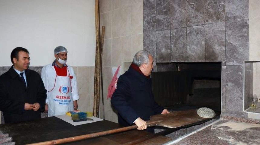 Bakan Fakıbaba Eline K&uuml;reği Alıp Ekmek Pişirdi