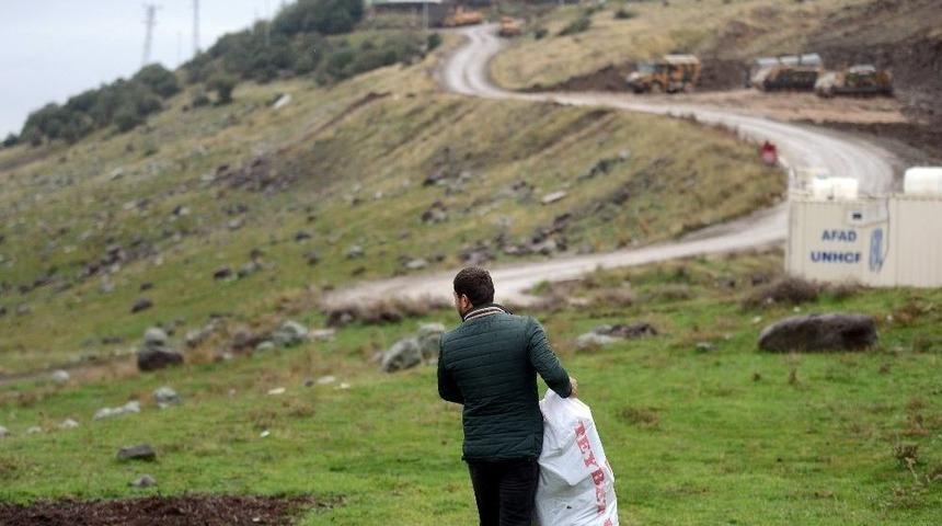 Mevzideki Askerlerin &Uuml;ş&uuml;memesi İ&ccedil;in Odun Taşıdı