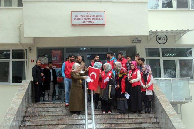 Adıyaman’da Genç Kızlar Askerliğe Başvurdu