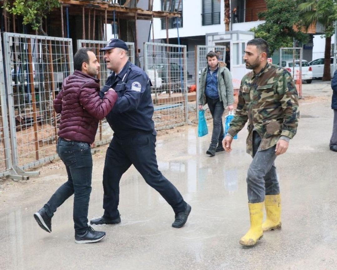 İnşaat &Ccedil;alışması Binayı &Ccedil;atlattı Kavgası