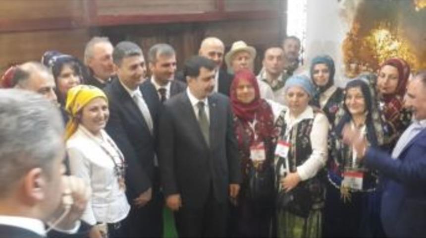 İstanbul Valisi Şahin, Ak&ccedil;akoca Standını Ziyaret Etti