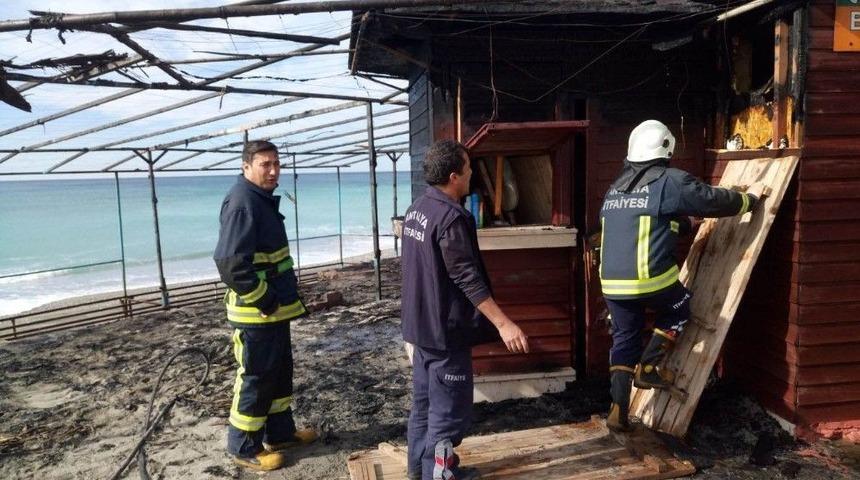 Alanya’da Büfe Yangını Korkuttu