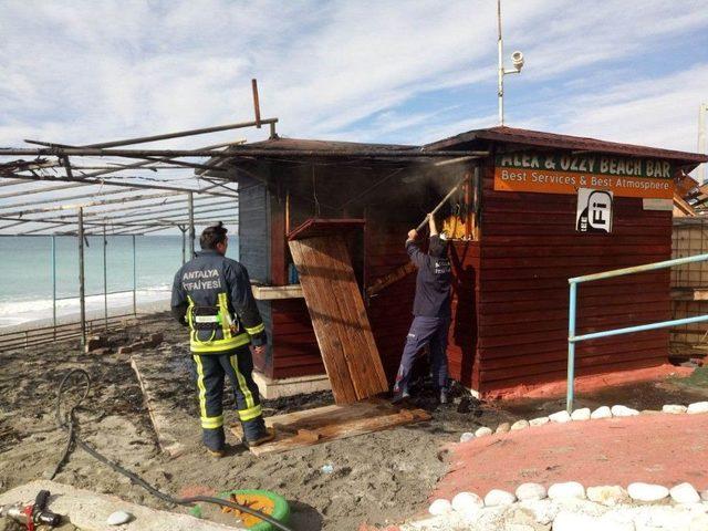 Alanya’da Büfe Yangını Korkuttu