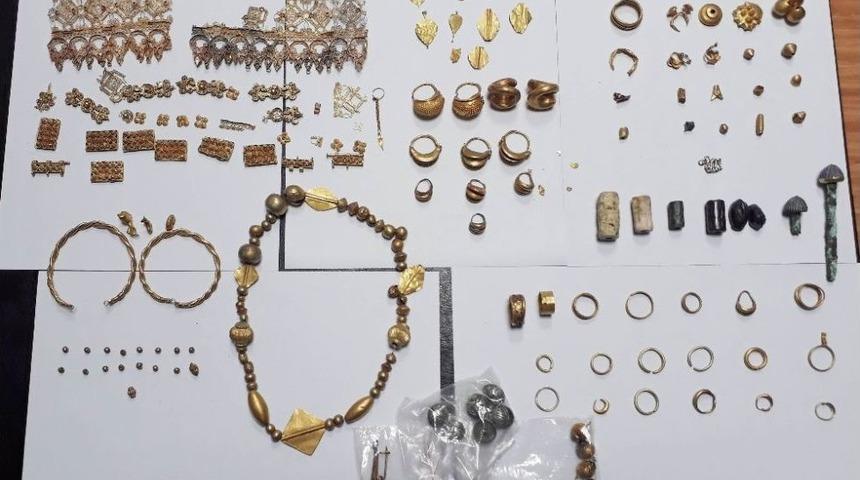 Deaş Ve Pyd Tarafından Suriye Ve Irak&rsquo;ta Yağmalanan Tarihi Eserler İstanbul&rsquo;da Ele Ge&ccedil;irildi