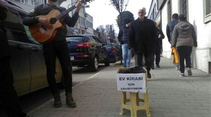 (&ouml;zel Haber) Ev Sahibi Kapıya Dayanınca Gitarına Sarıldı