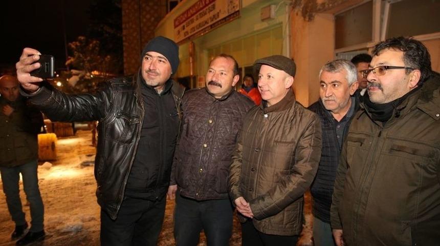 Başkan &Ccedil;olakbayrakdar Kar Temizleme &Ccedil;alışmalarını İnceledi