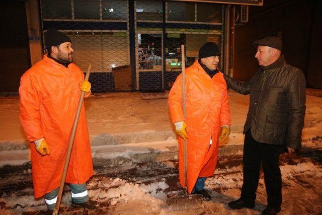 Başkan Çolakbayrakdar Kar Temizleme Çalışmalarını İnceledi