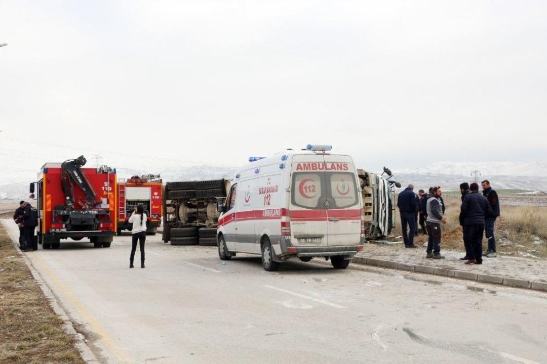 G&ouml;lbaşı&rsquo;nda Beton Mikseri Devrildi: 1 Yaralı
