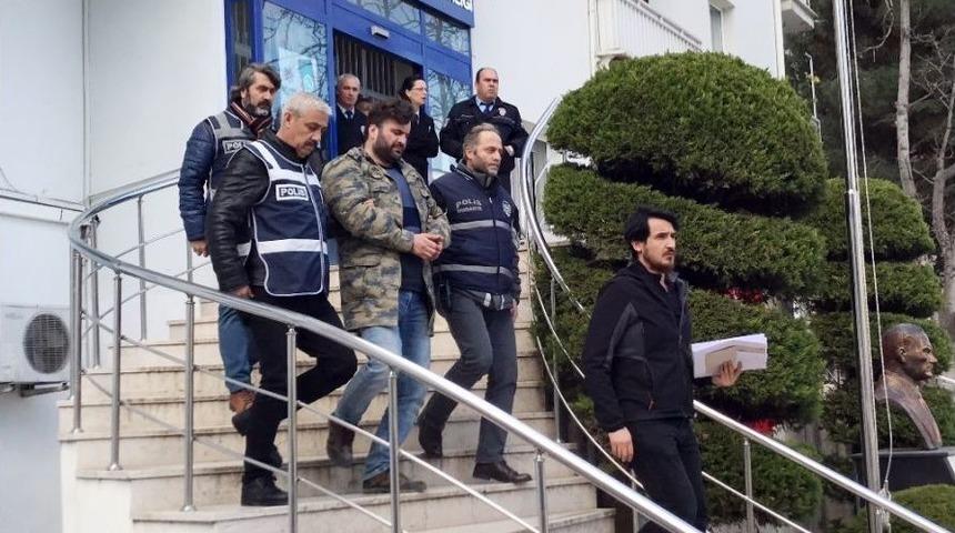 Kayınpeder Ve Damadını &Ouml;ld&uuml;ren Zanlı Adliyeye Sevk Edildi