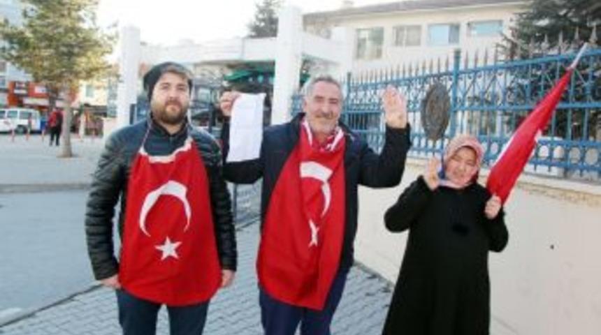 &Ccedil;ocuklarıyla Afrin Operasyonuna Katılmak İ&ccedil;in Askerlik Dilek&ccedil;esi Verdi