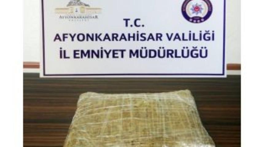 Durdurulan Ara&ccedil;tan 1 Kilo 796 Gram Toz Esrar &Ccedil;ıktı