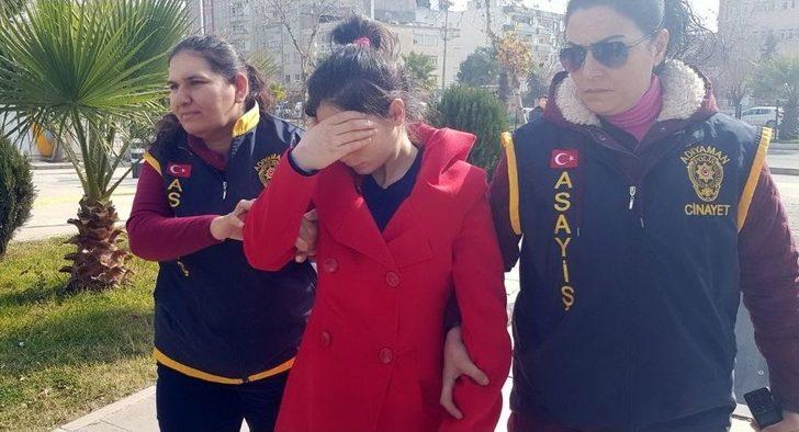 Vicdansız Anne Kızını Elbiseyle Boğmaya Çalıştı G3