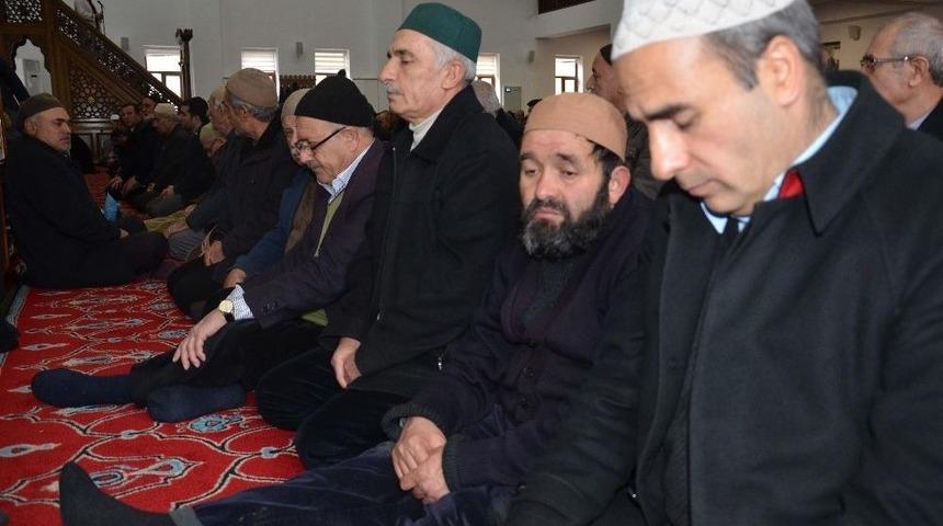 Eller Mehmet&ccedil;ik İ&ccedil;in Semaya Kalktı