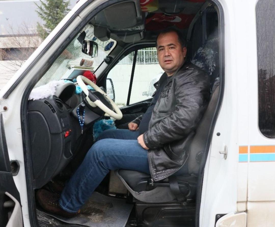 Kalp Krizi Ge&ccedil;iren Yolcuyu Hastaneye Yetiştirdi