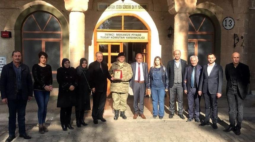 Midyat&rsquo;ta 2 Bin Kişi G&ouml;n&uuml;ll&uuml; Asker Olmak İ&ccedil;in Dilek&ccedil;e Verdi