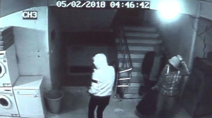 Hırsızlar, İş Yerine Girdi 12 Bin Tl&rsquo;lik Sigara &Ccedil;aldı