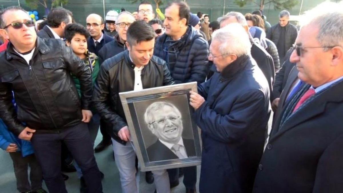 Aziz Yıldırım, Edremit&rsquo;te Pota A&ccedil;tı