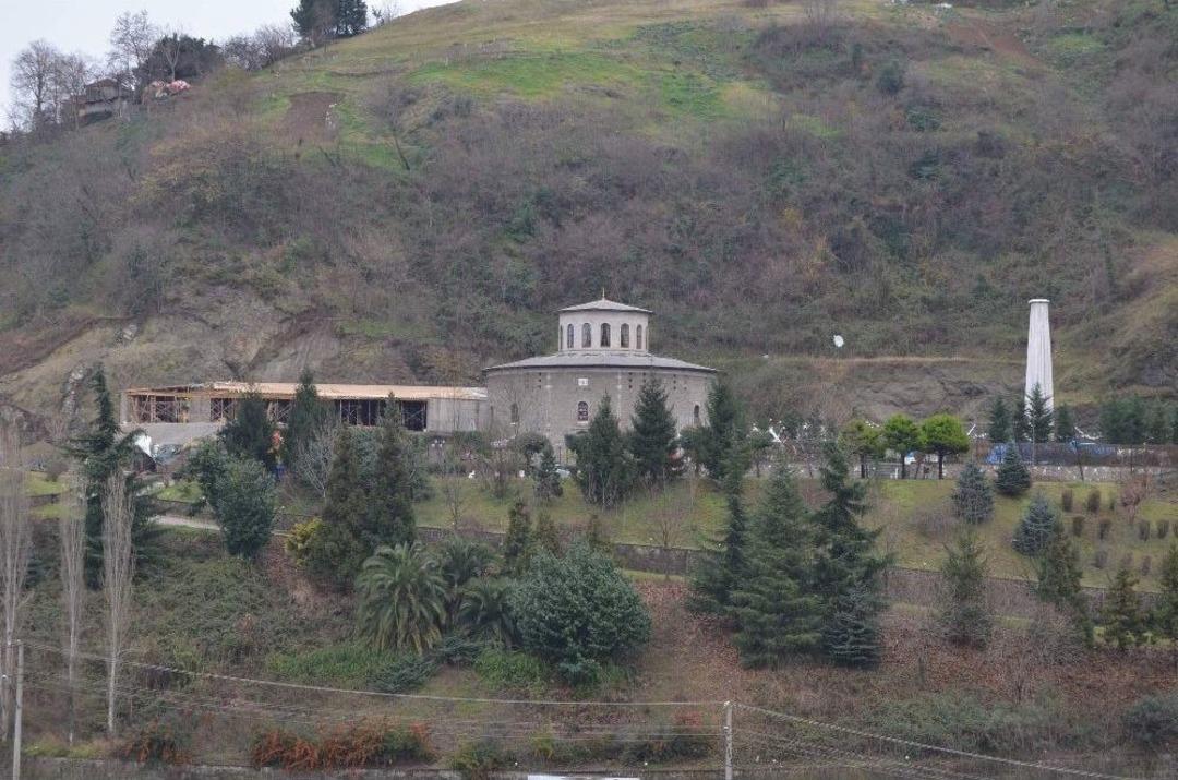 Trabzon&rsquo;da Tarihi Cephanelik Binasının Yanına Yapılan İnşaata Tepki