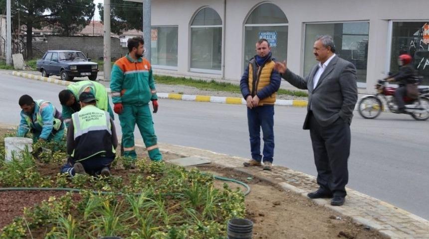 Burhaniye&rsquo;de Başkan Uysal Kavşak D&uuml;zenleme &Ccedil;alışmalarını Denetledi
