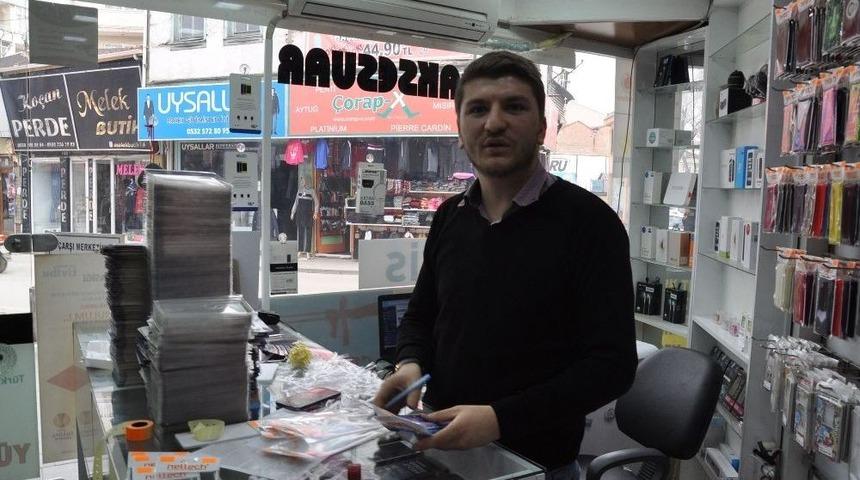 Batarya Tamircinin Elinde Patladı, Patlama Anı G&uuml;venlik Kamerasına Yansıdı